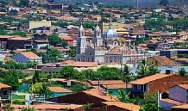 Canind - Vista da Cidade de Canind - a Baslica de So Francisco domina a paisagem - Foto www.cearaemfotos