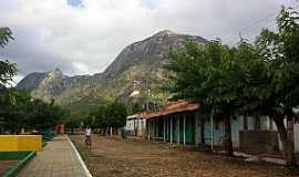 Carquejo - Carquejo-CE-Rua do Distrito com a Serra ao fundo-Foto:Joao Nepomuceno