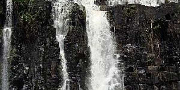 Engenho Velho-CE-Cachoeira no Distrito-Foto:panticola.
