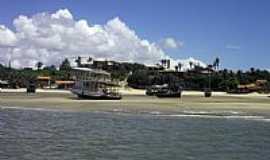 Fortim - Barcos encalhados na areia Fortim-CE-Foto:leandhm