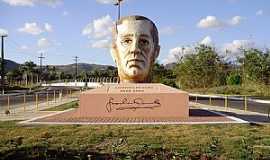 Palmeira dos ndios - Palmeira dos ndios-AL-Homenagem ao escritor Graciliano Ramos-Foto:Barco do Espao