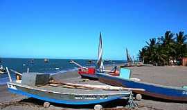 Icapu - Icapu-CE-Barcos na praia-Foto:nimra mhad