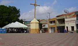 Iguatu - Cruzeiro ao lado da Igreja-Foto:Luis Orione