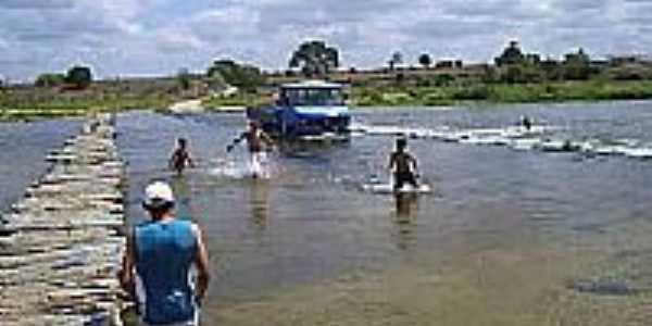 Travessia do Rio em Lagoa Grande-Foto:valdeizo