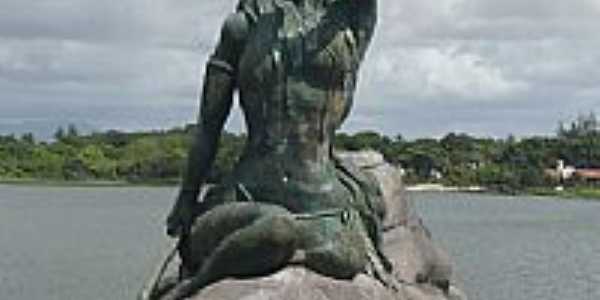 Esttua de Iracema na lagoa de Messejana, por Paulo Targino Moreira.