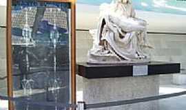 Braslia - Rplica do "Santo Sudrio" e esttua de "La Piet" em Braslia-DF-Foto:Adson Lins Intercess