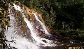 Recanto das Emas - Recanto das Emas-DF-Cachoeira no Parque Ecolgico e Vivencial-Foto:salvadoralvess