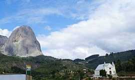 Arac - Arac-ES-Vista da Igreja e ao fundo a Pedra Azul-Foto:Elpdio Justino de Andrade