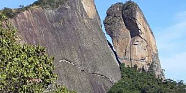 Atlio Vivcqua-ES-Pedra da Andorinha-Foto:August 5