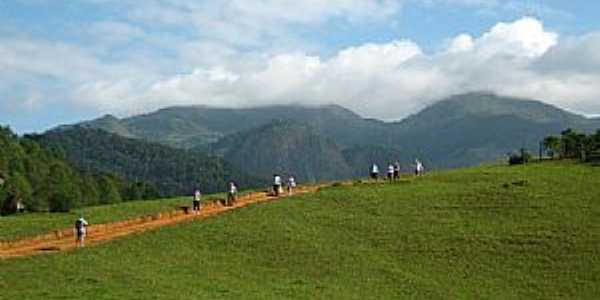 Caminhada pedra da ema, Burarama-es - por Giovani Piassi