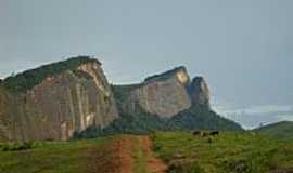 Cachoeiro de Itapemirim - Pedra de So Simo em Cachoeiro do Itapemirim-ES-Foto:ALDEMIR LOPES LUCAS