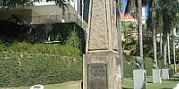 Monumento em homenagem aos ex Combatentes da 2 Guerra Mundial em Cachoeiro de Itapemirim-ES-Foto:Ricardo Louzada