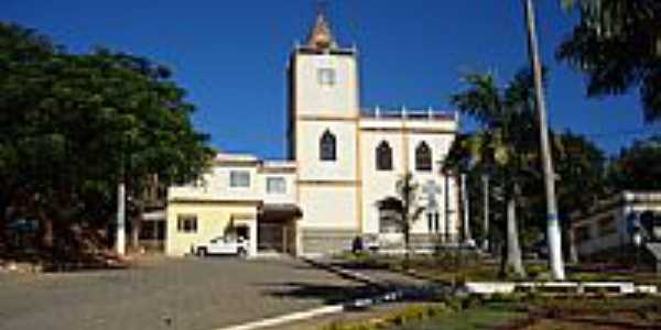 Igreja em Dores do Rio Preto-Foto:Belquior