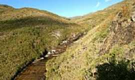 Ina - Cachoeira s margens da subida sentido Terreiro,no Pico da Bandeira-Foto:sgtrangel