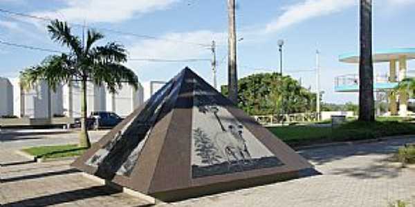 Linhares-ES-Monumento  Produo Agropecuria do Municpio-Foto:Elpdio Justino de Andrade