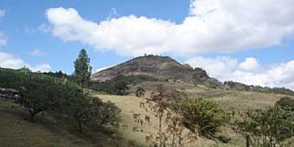 So Jos do Calado-ES-Pedra do Cruzeiro na Fazenda Berto Padre-Foto:Pedro Glria Brasil Viana