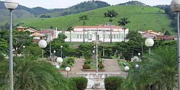 So Jos do Calado-ES-Vista da Praa Pedro Vieira Filho e do Grupo Escolar Manoel Franco-Foto:Evaristo Almeida da Silva