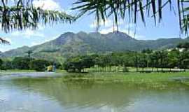 Serra - Lago,ao fundo Monte Mestre lvaro no Jardim Botnico-Foto:Robson Scardini