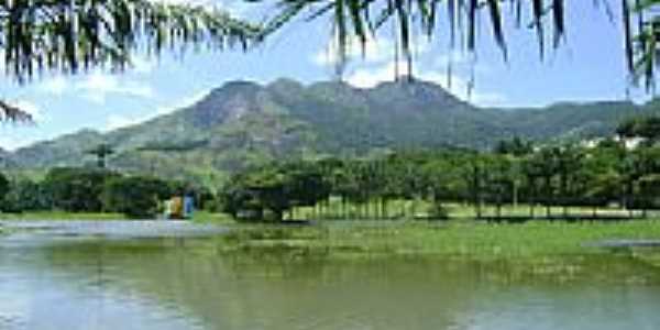 Lago,ao fundo Monte Mestre lvaro no Jardim Botnico-Foto:Robson Scardini