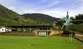 Vila Valrio - Campo de Futebol com Igreja de So Francisco ao fundo-Foto:Marcos Stinghel