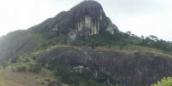 Pedra do Irineu ou Pedra do Cruzeiro, Por Vera Helena de Oliveira