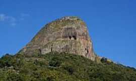 Vitria - Pedra dos Olhos em Vitria-Foto:Elpdio Justino de A