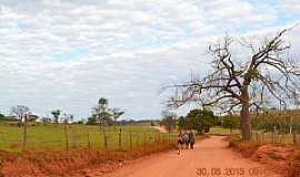 Adelndia - Adelndia-GO-Estrada de terra vermelha-Foto:wender marques 