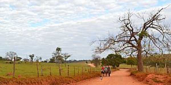 Adelndia-GO-Estrada de terra vermelha-Foto:wender marques 