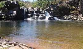 gua Limpa - gua Limpa-GO-Cachoeira no Santurio das Araras-Foto:www.tripadvisor.com.br