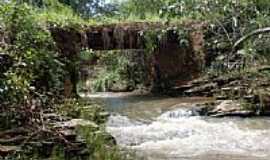 Aragoinia - Aragoinia-GO-Ponte sobre o Crrego-Foto:Paulo Santhiago A. J