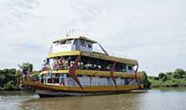 Aruan - Aruan-GO-Barco no Rio Araguaia-Foto:iverson_m