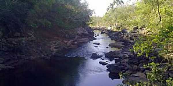 Rio do Peixe (abaixo da cachoeira do Alvino) em Doverlndia-GO - por pauloprl 