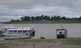 Careiro da Vrzea - Barcos no Rio Solimes em Careiro da Vrzea-Foto:Ana F. S. Galvo