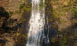 Guarinos - Cachoeira em Guarinos-Foto:Argeu Teles