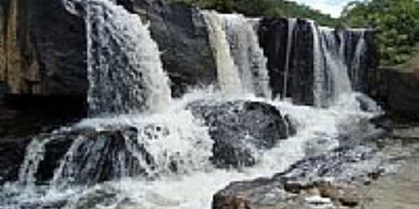 Cachoeira em Guarinos-Foto:Carlos Nathan