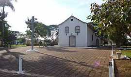 Itabera - Itabera-GO-Praa e Igreja-Foto:Rhenan Ulisses