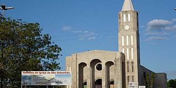 Itabera-GO-Igreja de So Sebastio,em reforma-Foto:Rhenan Ulisses