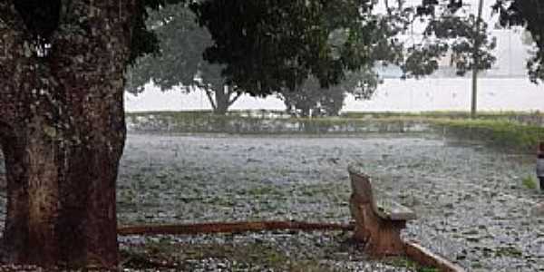 Leopoldo de Bulhes-GO-Granizo na praa-Foto:wender marques