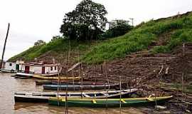 Humait - Humait-AM-Canoas na margem do rio-Foto:iverson magalhaes