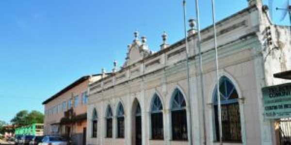 antiga biblioteca da cidade e uma das mais antigas do estado., Por Amazonense