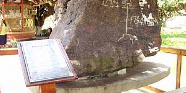 Itacoatiara-AM-Monumento da Pedra Pindada-Foto:Frank Chaves