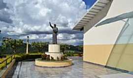 Trindade - Trindade-GO-Padre Pelgio e sua Igreja-Foto:Arolldo Costa Olivei