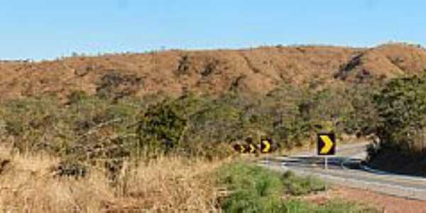 Vila Propcio-GO-Morro do Cruzeiro-Foto:W Azevedo