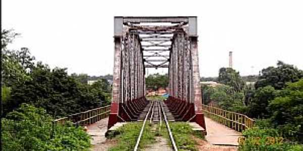 Caxias-MA-Ponte Ferroviria sobre o Rio Itapecur-Foto:Jose Wilson