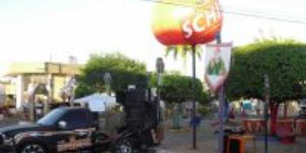 Praa da Prefeitura preparada para as Festas Juninas, Por Miguel