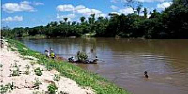 Itapecuru Mirim-MA-Canoeiros s margens do Rio Itapecuru-Foto:hugoleo