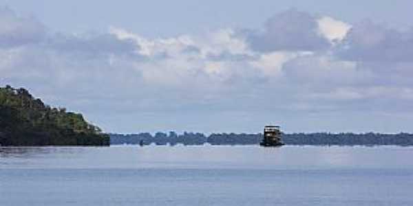 Novo Airo-AM-Barco no Rio Negro-Foto:Ricardo Hossoe