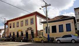 Abre Campo - Abre Campo-MG-Casares antigos no centro-Foto:Elpdio Justino de Andrade