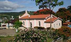 Aguanil - Aguanil-MG-Lateral e Jardim da Igreja de N.Sra.do Rosrio-Foto:Antonio Carias Frascoli