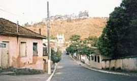 guas Frreas - Rua em So Pedro dos Ferros-Foto:montanha